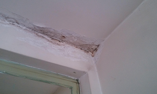 小區(qū)頂樓漏水已過保修期要頂層住