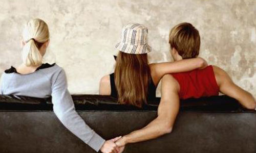 抓到老公小三出軌證據(jù),能不能告